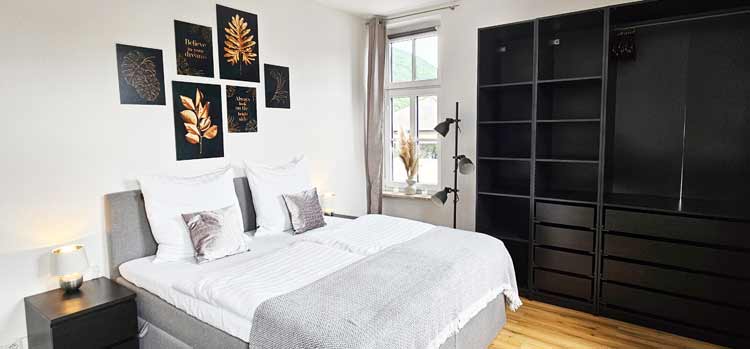 Gem�tlicher Schlafraum mit gro�em Doppelbett