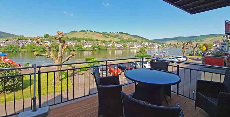 Weingut Hallenbach Zell Mosel